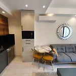 5 Star Facilities/walking Distance To Amenities And The *