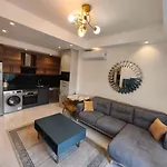 5 Star Facilities/walking Distance To Amenities And The