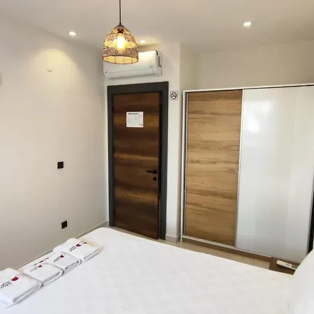 Apartment 5 Star Facilities/walking Distance To Amenities And The