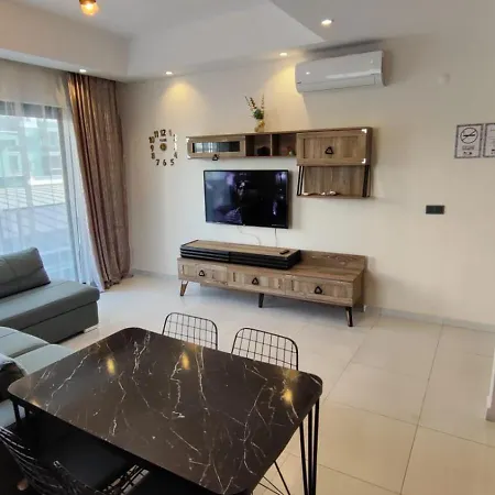 Apartment 5 Star Facilities/walking Distance To Amenities And The *