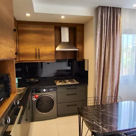 5 Star Facilities/walking Distance To Amenities And The Apartment