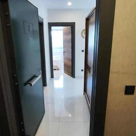 5 Star Facilities/walking Distance To Amenities And The Apartment *
