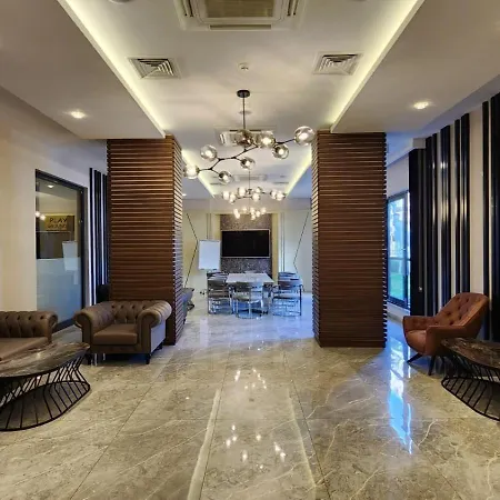 5 Star Facilities/walking Distance To Amenities And The Apartment *