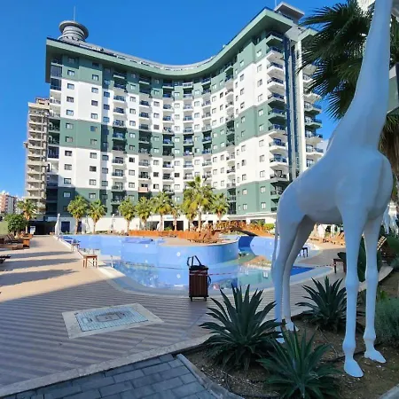 Apartment 5 Star Facilities/walking Distance To Amenities And The *
