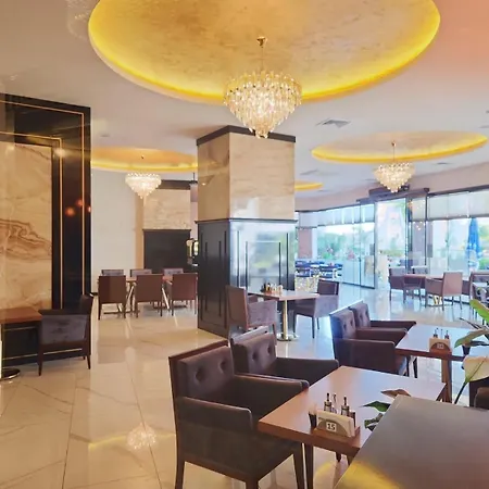 Apartment 5 Star Facilities/walking Distance To Amenities And The