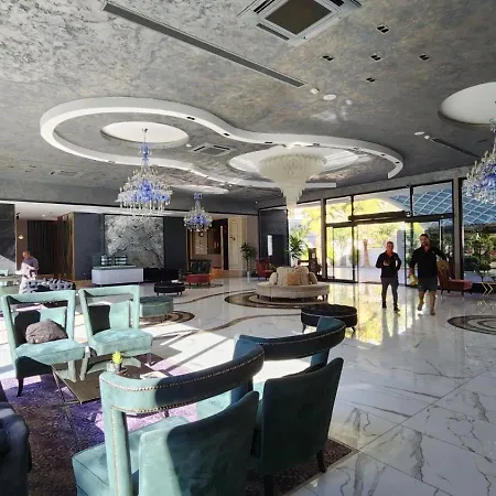 Apartment 5 Star Facilities/walking Distance To Amenities And The *