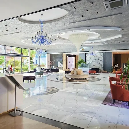 5 Star Facilities/walking Distance To Amenities And The Alanya
