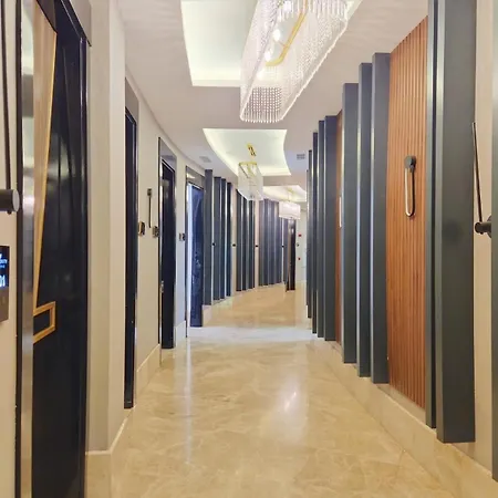 5 Star Facilities/walking Distance To Amenities And The *