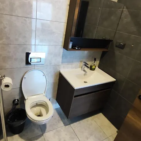 5 Star Facilities/walking Distance To Amenities And The