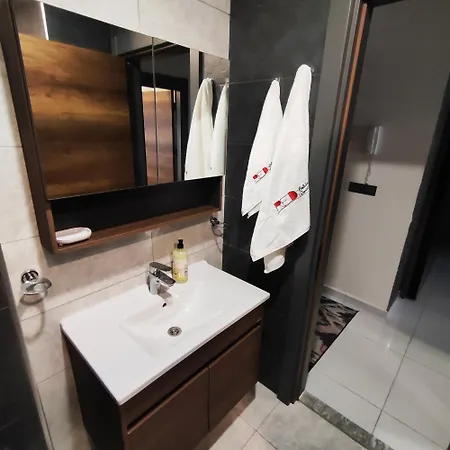 5 Star Facilities/walking Distance To Amenities And The Apartment *