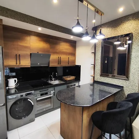 Apartment 5 Star Facilities/walking Distance To Amenities And The