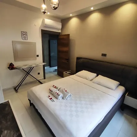 5 Star Facilities/walking Distance To Amenities And The Appartement *